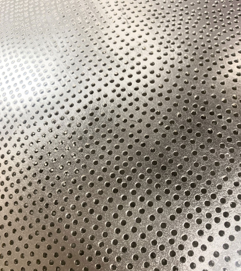 Photophore en laiton argenté perforé – Ø 12 cm