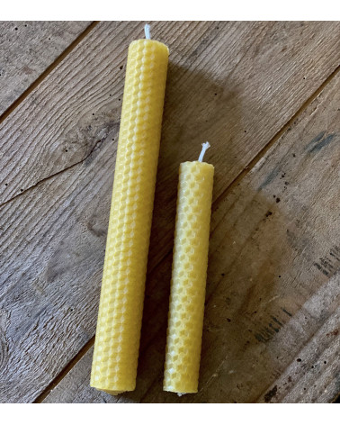 Vue de face montrant les détails de la structure en cire d'abeille naturelle.