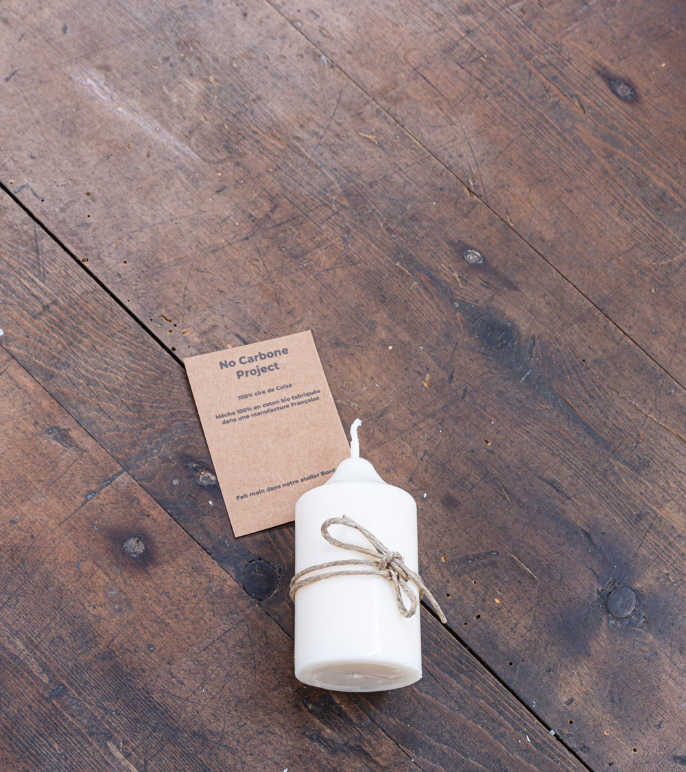 Bougie artisanale en cire de colza couchée avec fil et étiquette