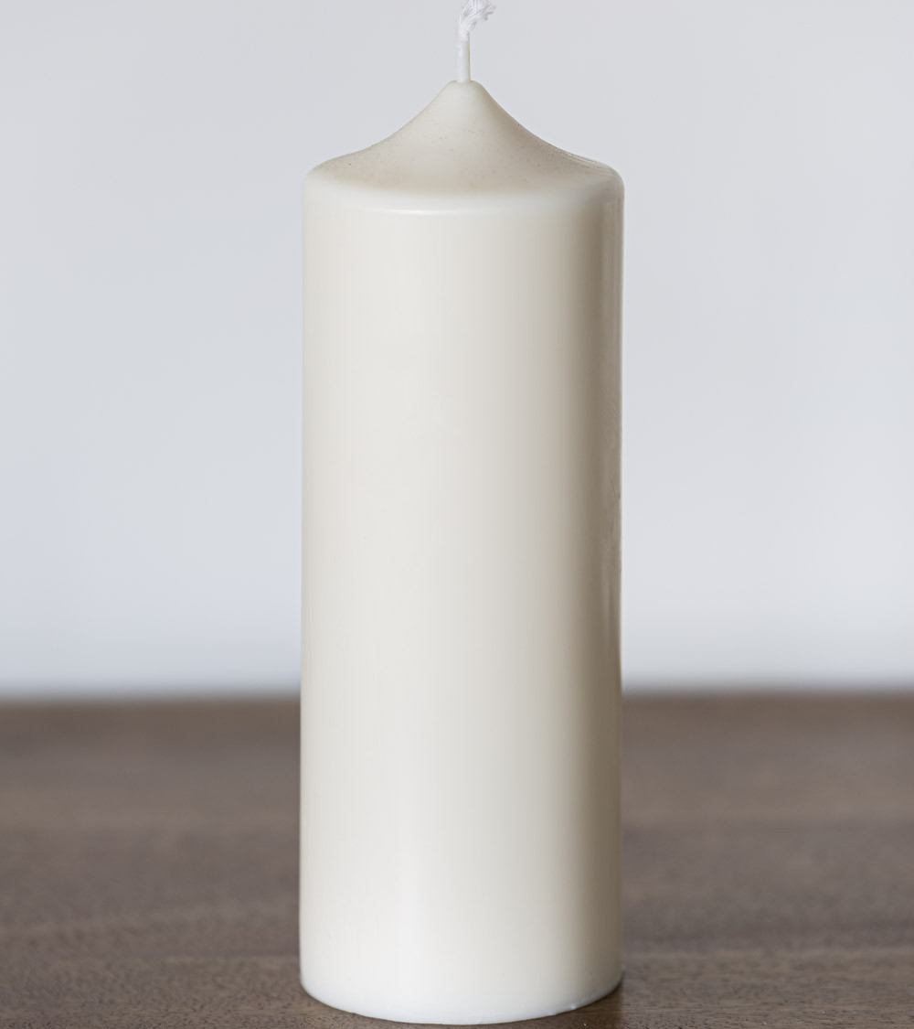 Bougie en cire de colza Ø 7 cm H 18,5 cm, fabrication artisanale sur table en bois