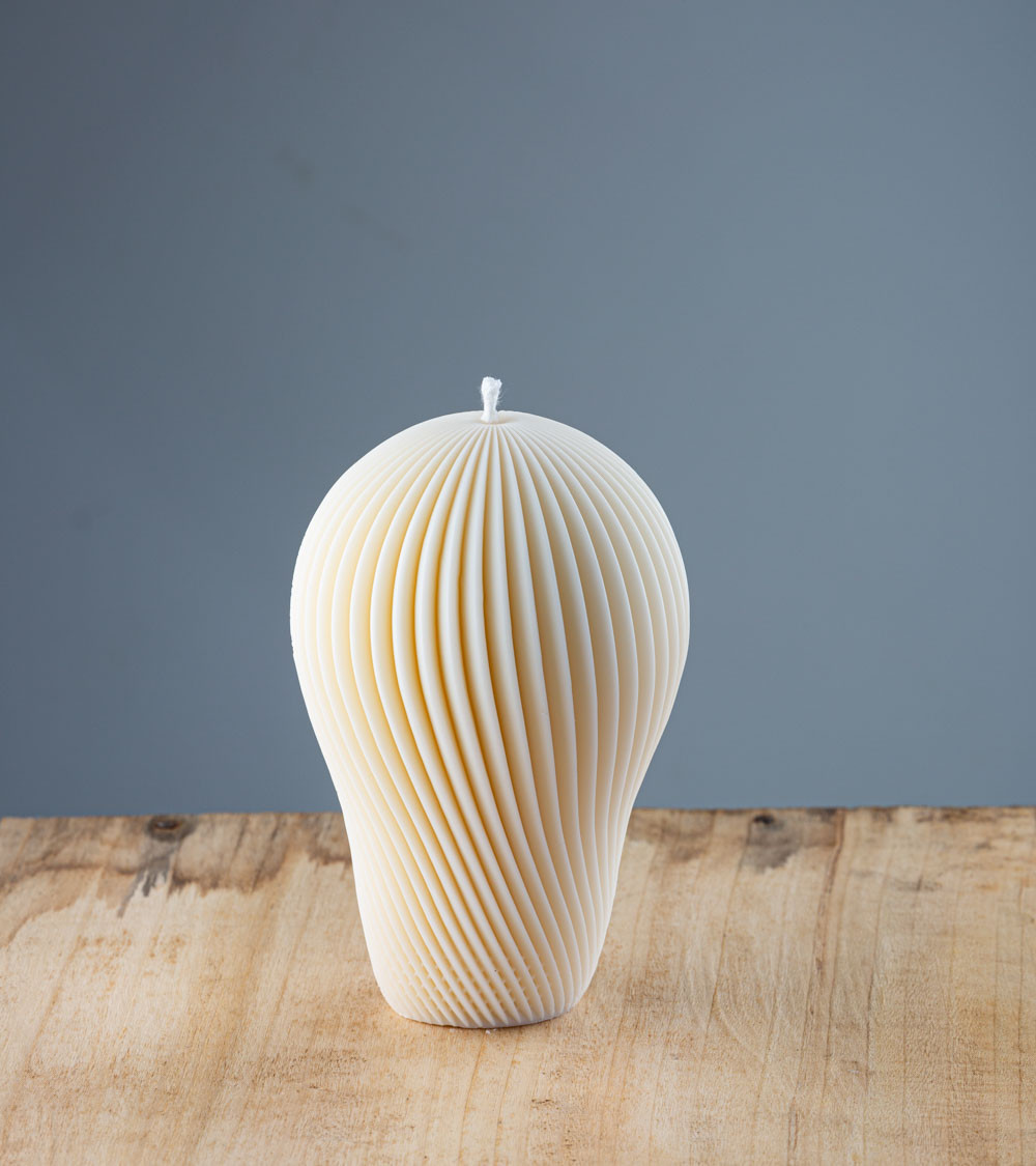 bougie design à a cire de colza en forme de montgolfière. fabrication artisanale