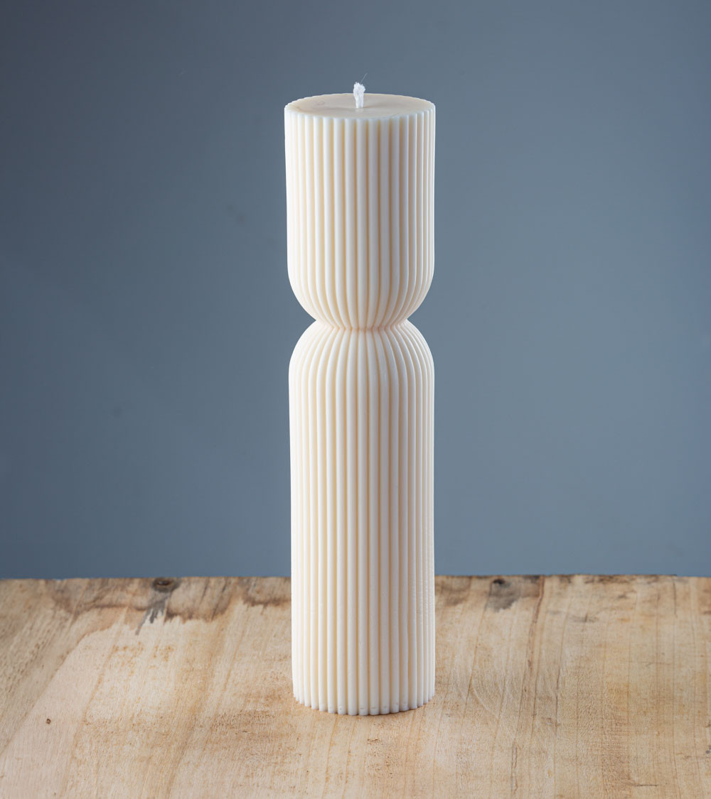 Bougie artisanale Marjolie, bougie naturelle en cire végétale de colza, taille 23,5 cm de hauteur, vue de face