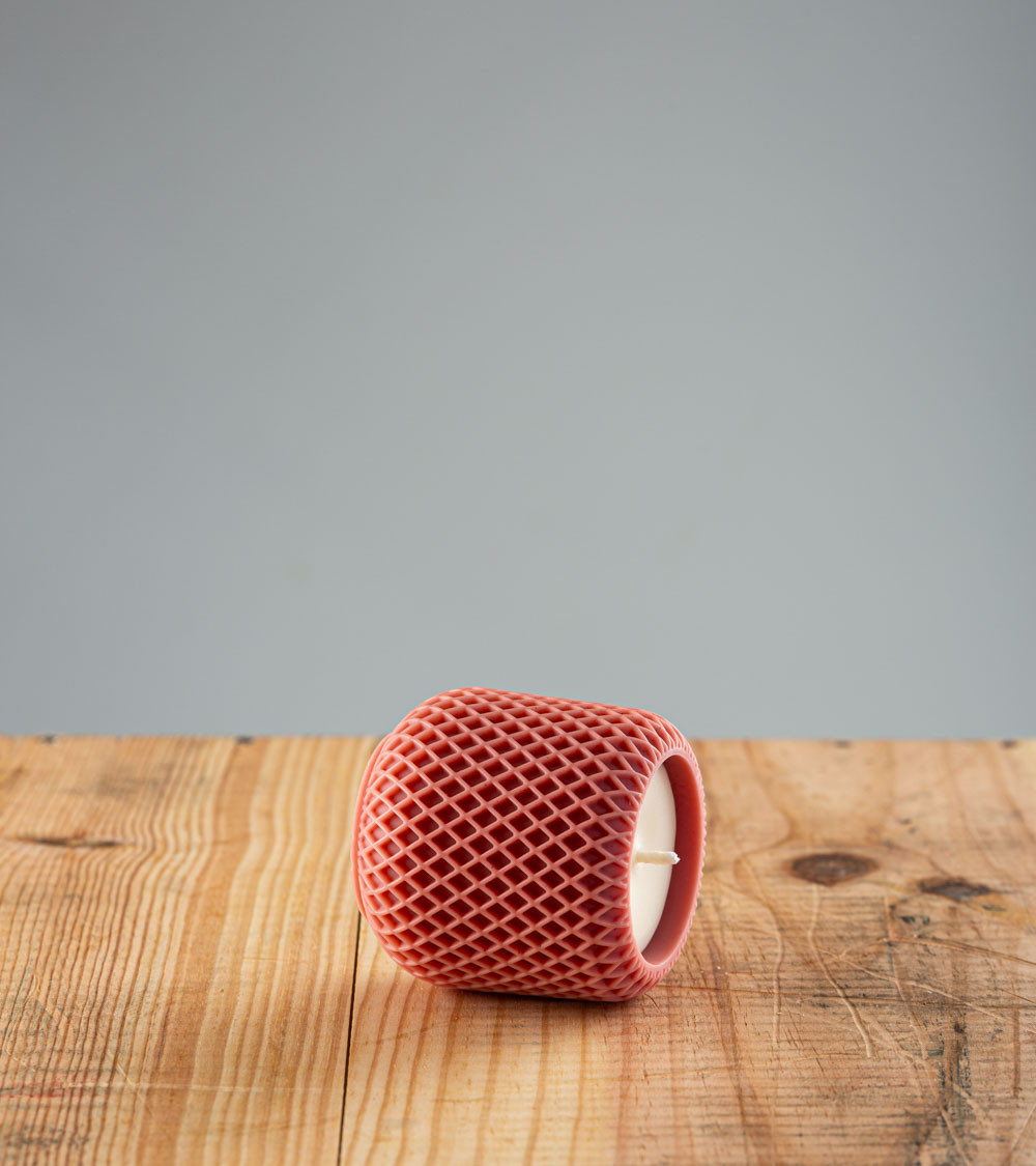 Bougie naturelle artisanale Garance, cire végétale de colza, couleur terracotta, vue allongée