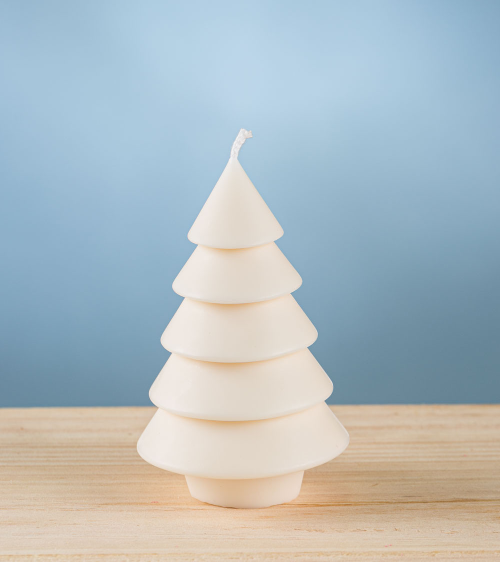 Bougie sapin conique crème – bougie artisanale de Noël en cire de colza, design minimaliste et élégant.