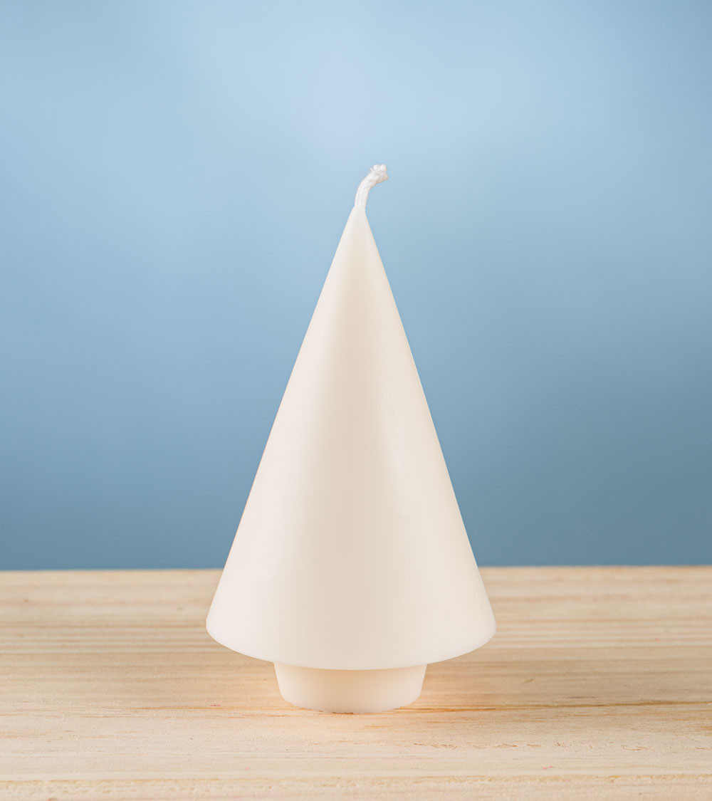 Bougie sapin minimaliste crème – bougie artisanale en cire de colza, design épuré pour une ambiance de Noël moderne.