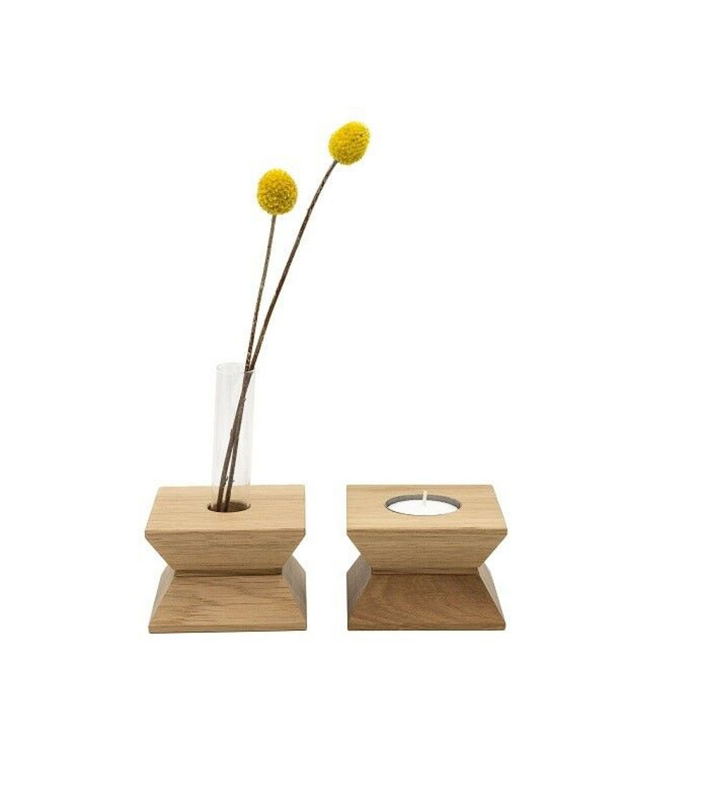 Vue du vase et bougeoir côte à côte montrant sa polyvalence.