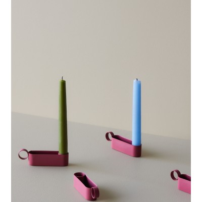 Bougeoirs en plusieurs coloris avec bougies - Variation de couleurs et dimensions pratiques pour s’adapter à différents styles.