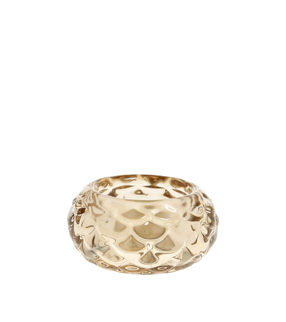 Photophore en gros plan, détails des reliefs élégants.