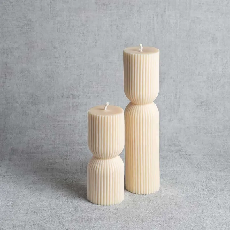 Deux bougies naturelles et artisanales en cire de colza, design côtelé