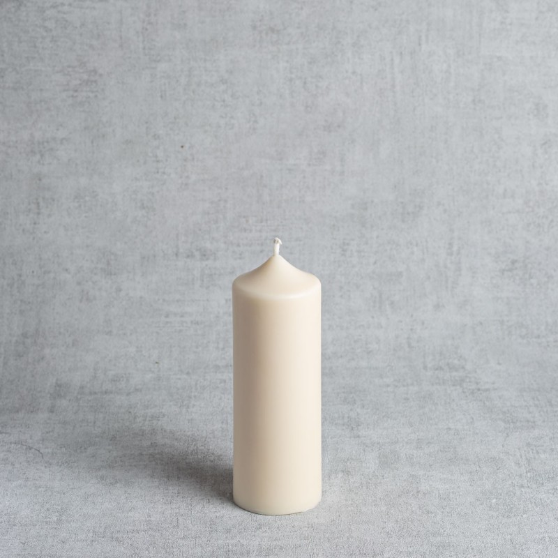 Bougie cylindrique naturelle en cire de colza, forme épurée et fabrication artisanale française.