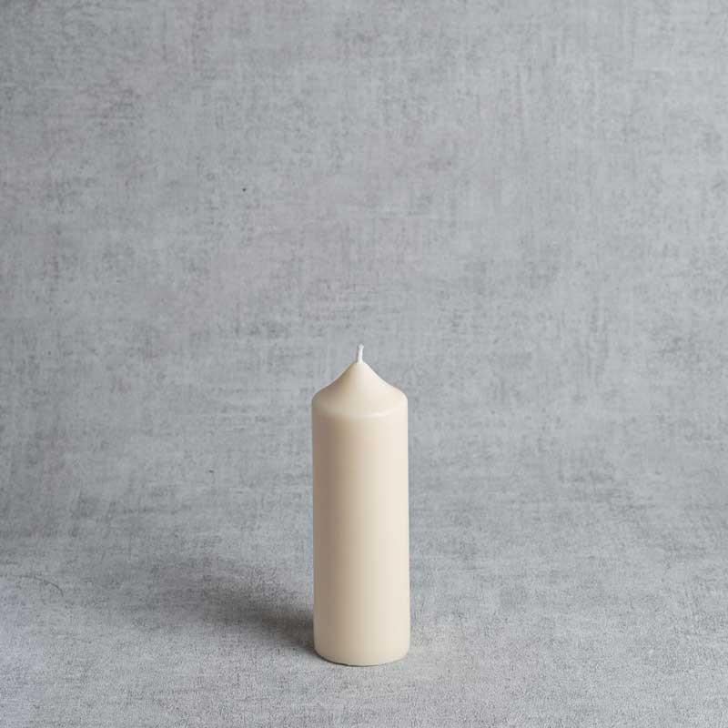 Bougie artisanale en cire végétale de colza, design minimaliste et élégance naturelle.
