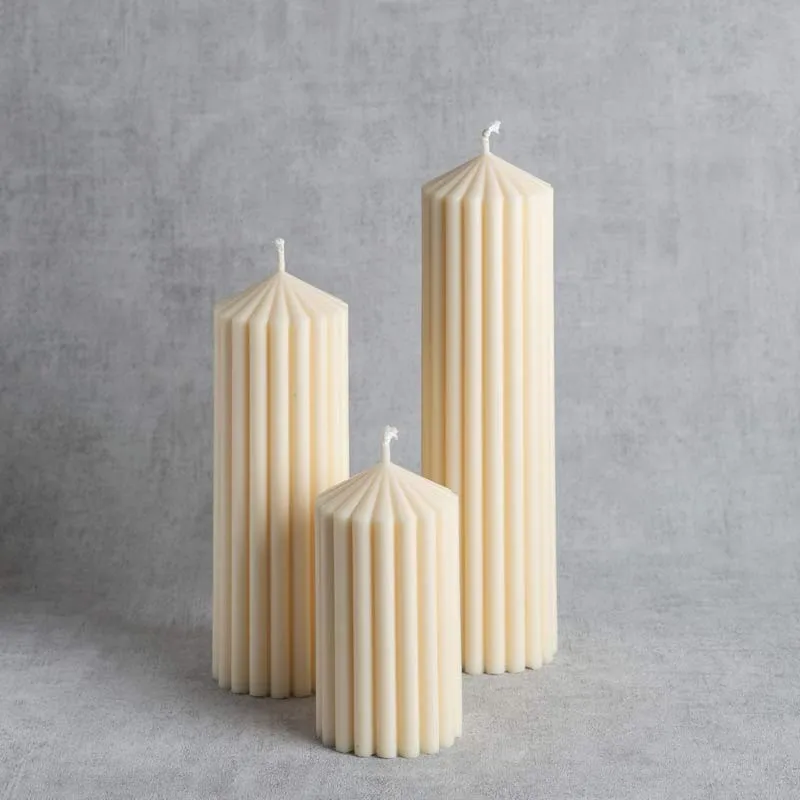Bougies cannelées Maison du Bougeoir – gamme Iliana Ilisa Ilonia en trois formats, cire végétale