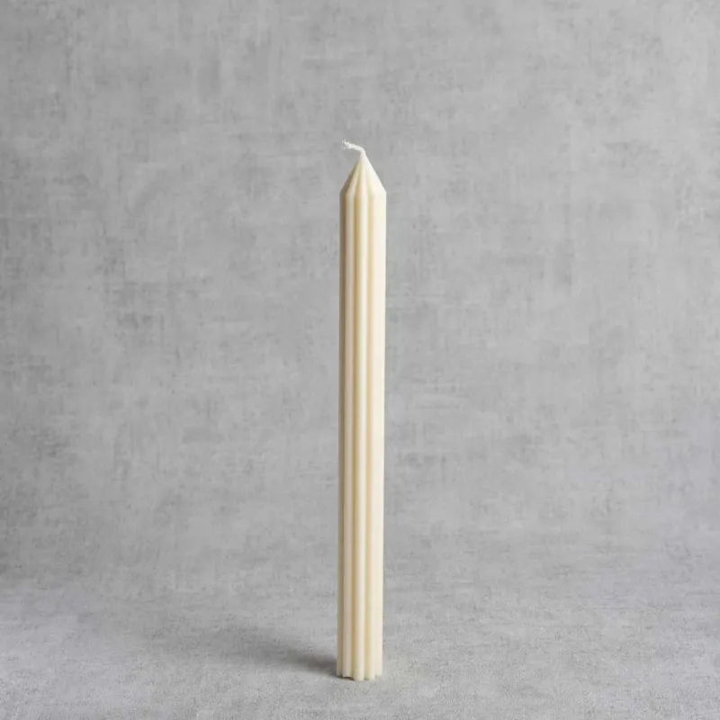 Chandelle cannelée "Opale" en cire végétale – H 24,5 cm – vue de face