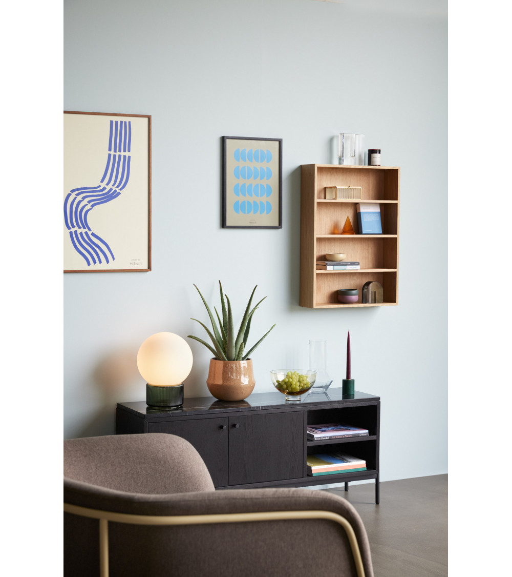 Bougeoir vert foncé avec bougie bleue - Bougeoir en chêne sur une table basse pour une touche de chaleur.