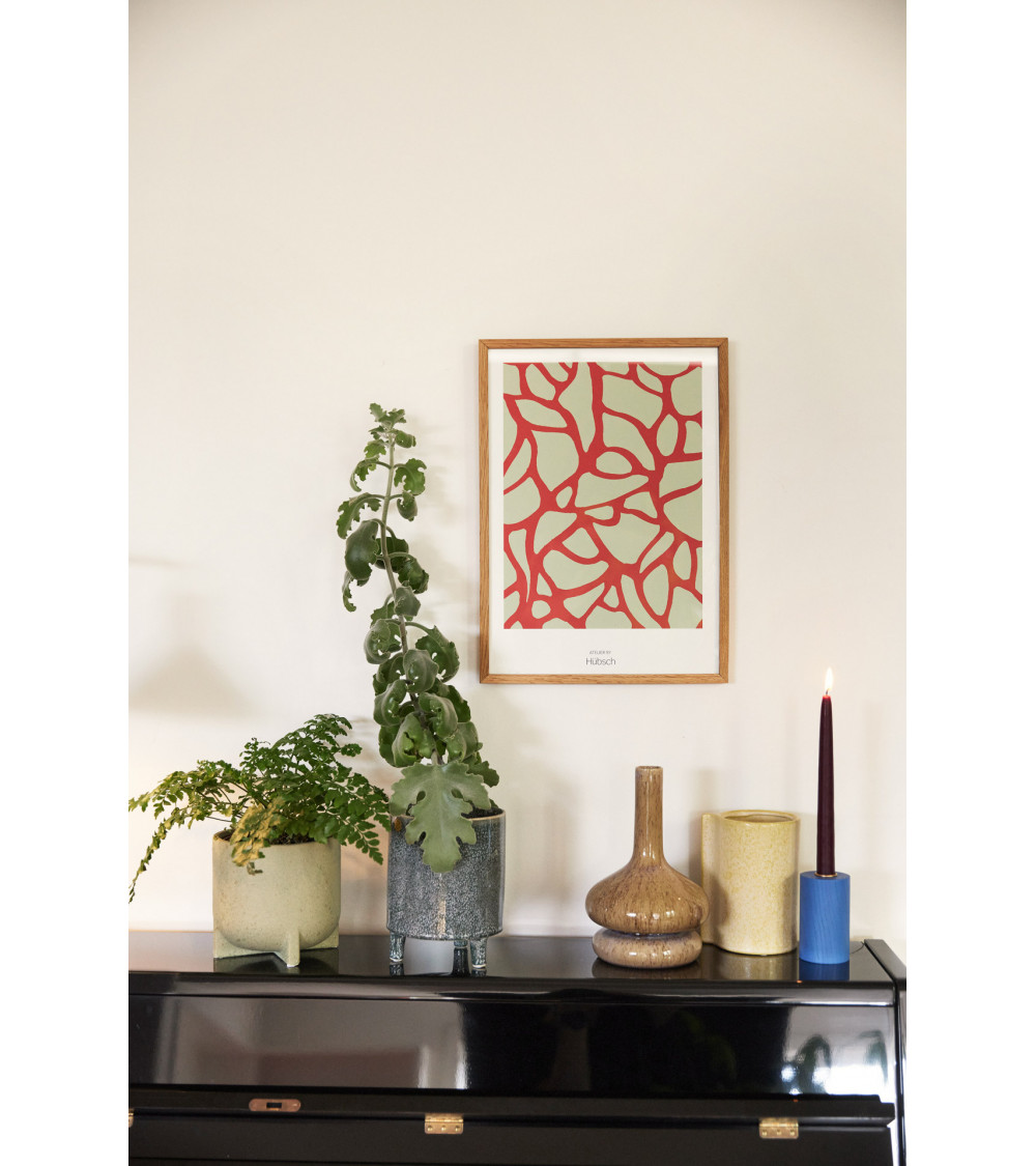 Bougeoirs en chêne sur une étagère murale - Ensemble de bougeoirs exposés pour sublimer un espace de vie.