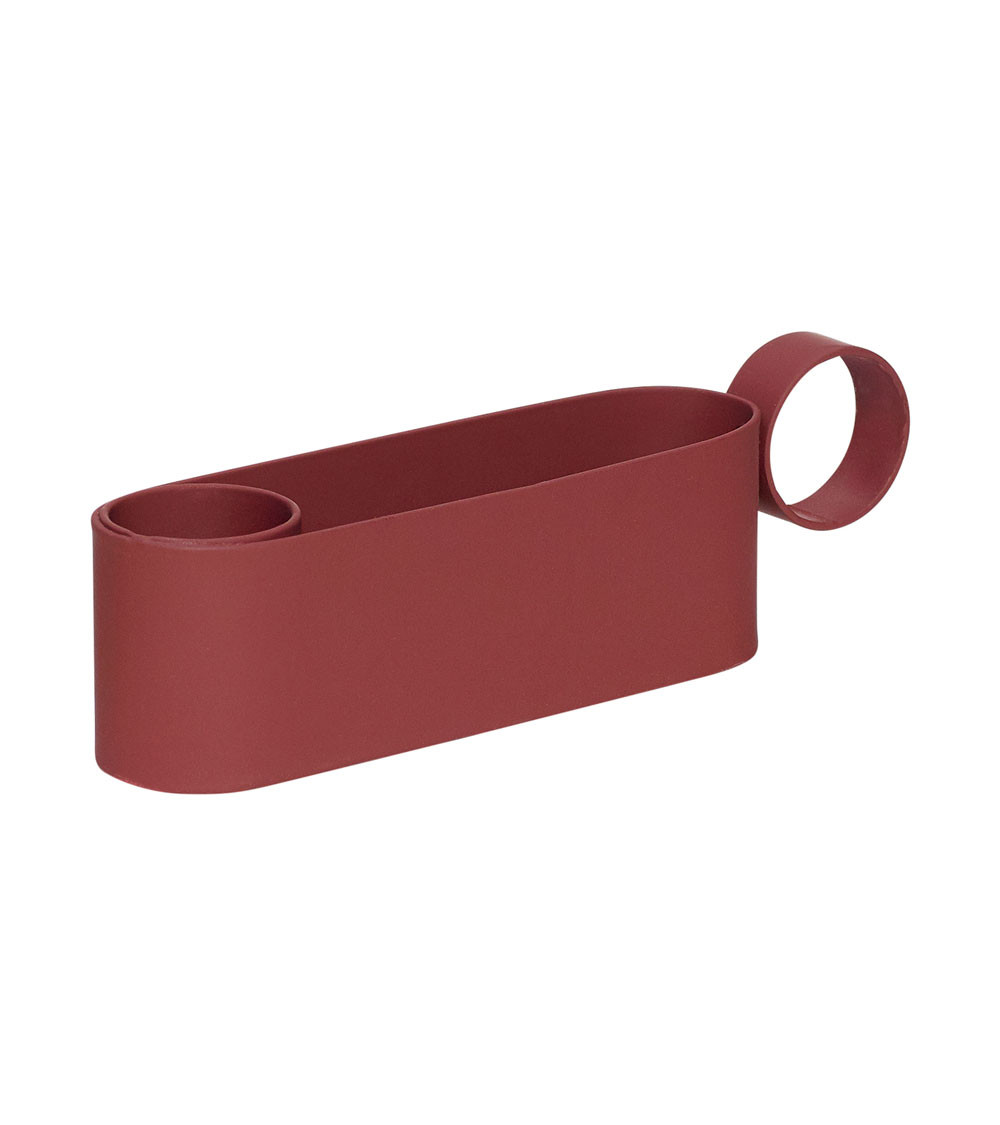 Vue de face du bougeoir en métal bordeaux - Bougeoir en métal avec anse fine, couleur bordeaux, dimensions 4x13x3 cm